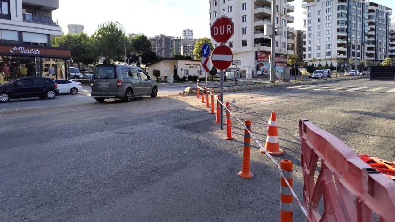 Karaköprü'de ikinci yol çökme vakası