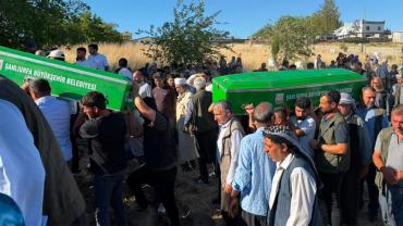 Kazada ölen 3 kardeş Siverek'te toprağa verildi