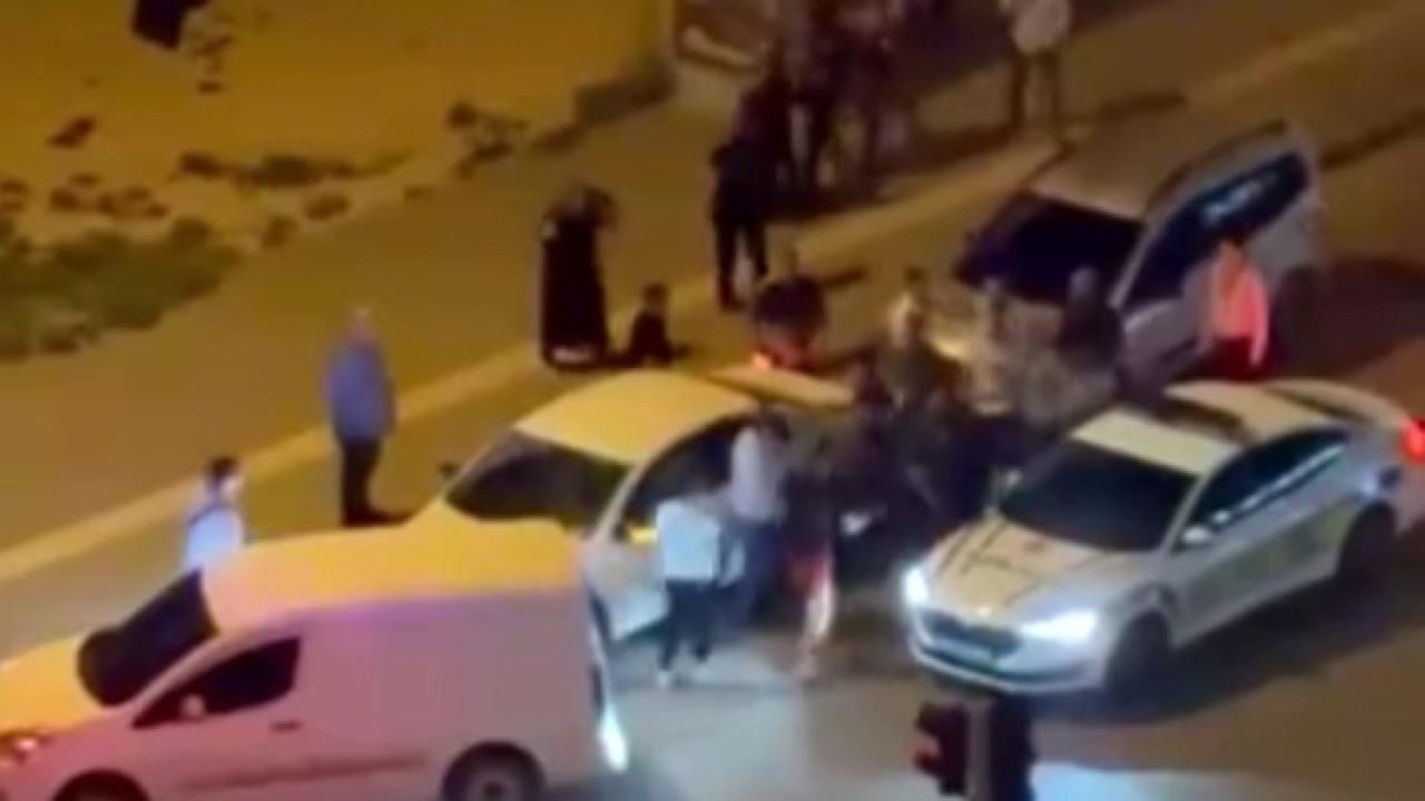 Meydana savaşını aratmayan trafik kavgası