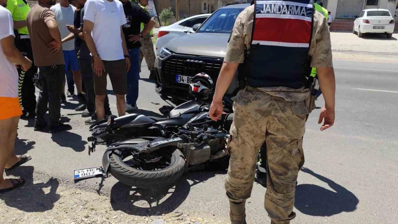 Motosiklet ile otomobil çarpıştı: 1 yaralı