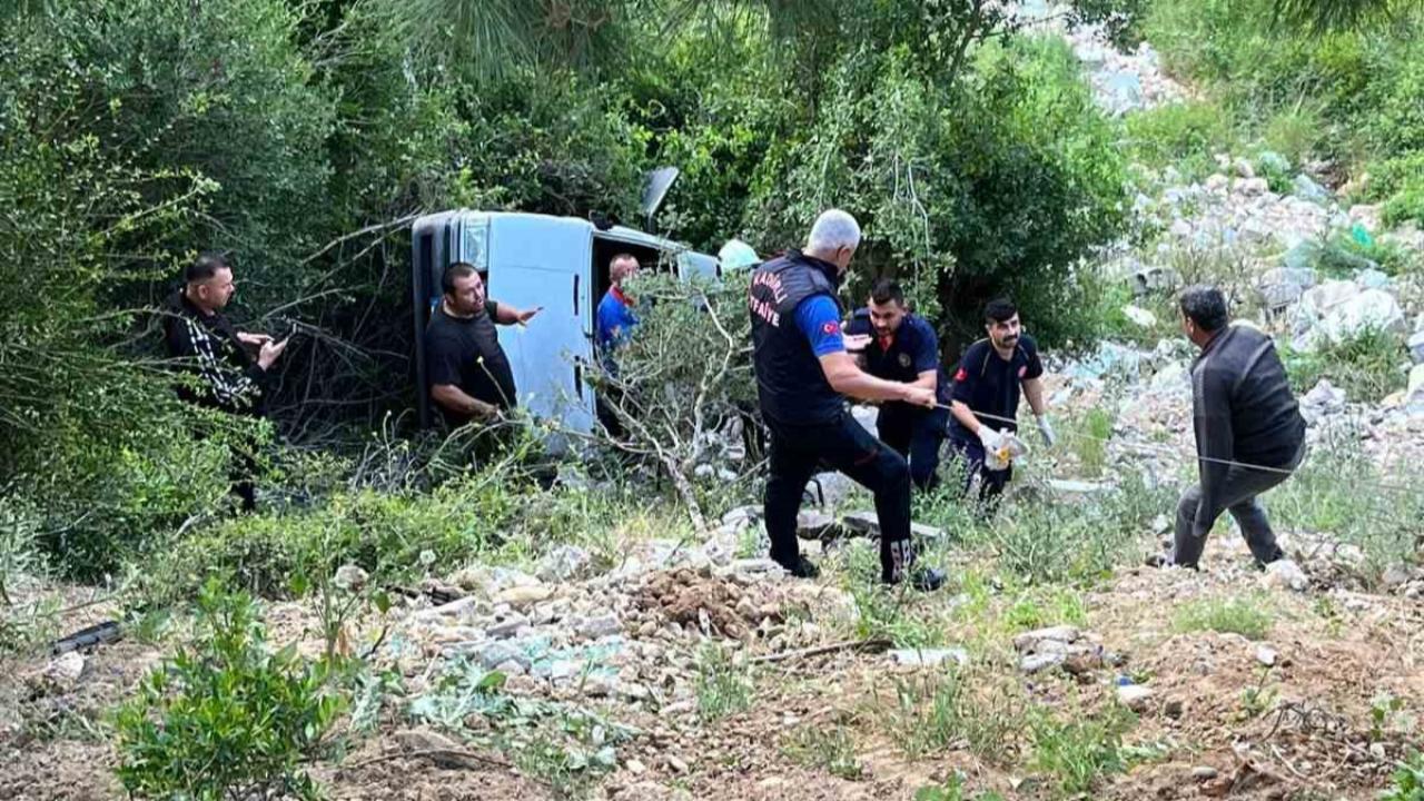 Otomobil uçuruma yuvarlandı: 1 yaralı
