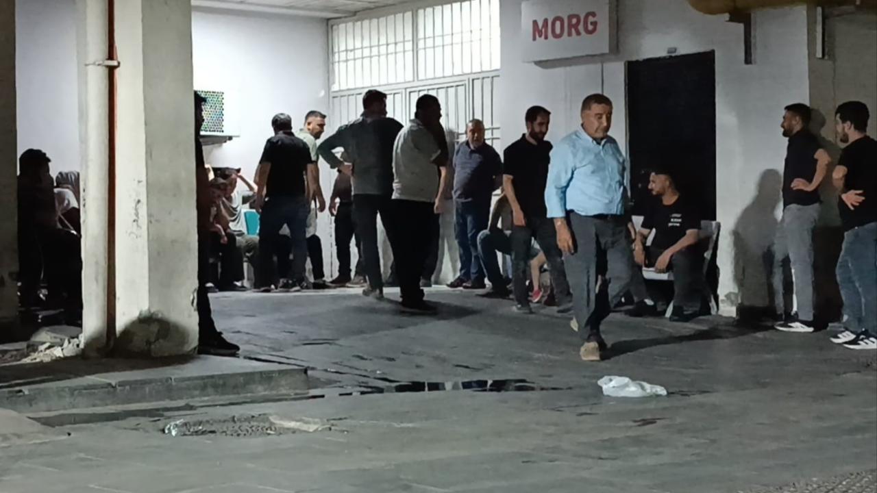 Otomobilin camından sarkan 19 yaşındaki genç hayatını kaybetti
