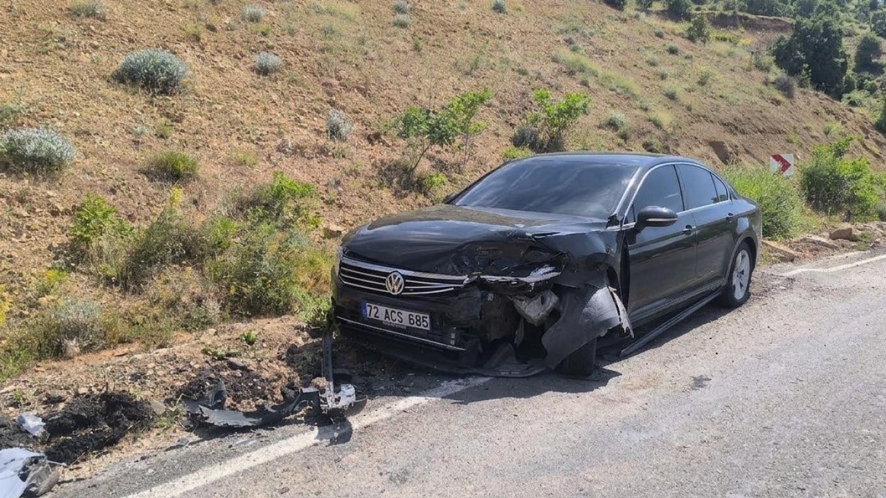 Otomobiller kafa kafaya çarpıştı: 1 yaralı