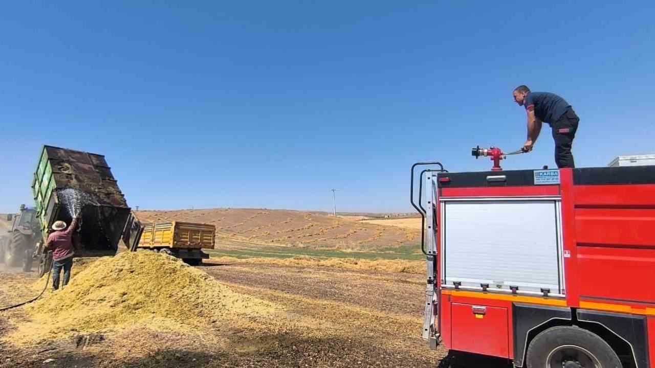Saman yüklü römork alevlere teslim oldu