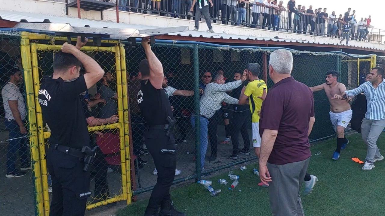 Şampiyonluk maçı sonrası kavga: 5 kırmızı kart çıktı