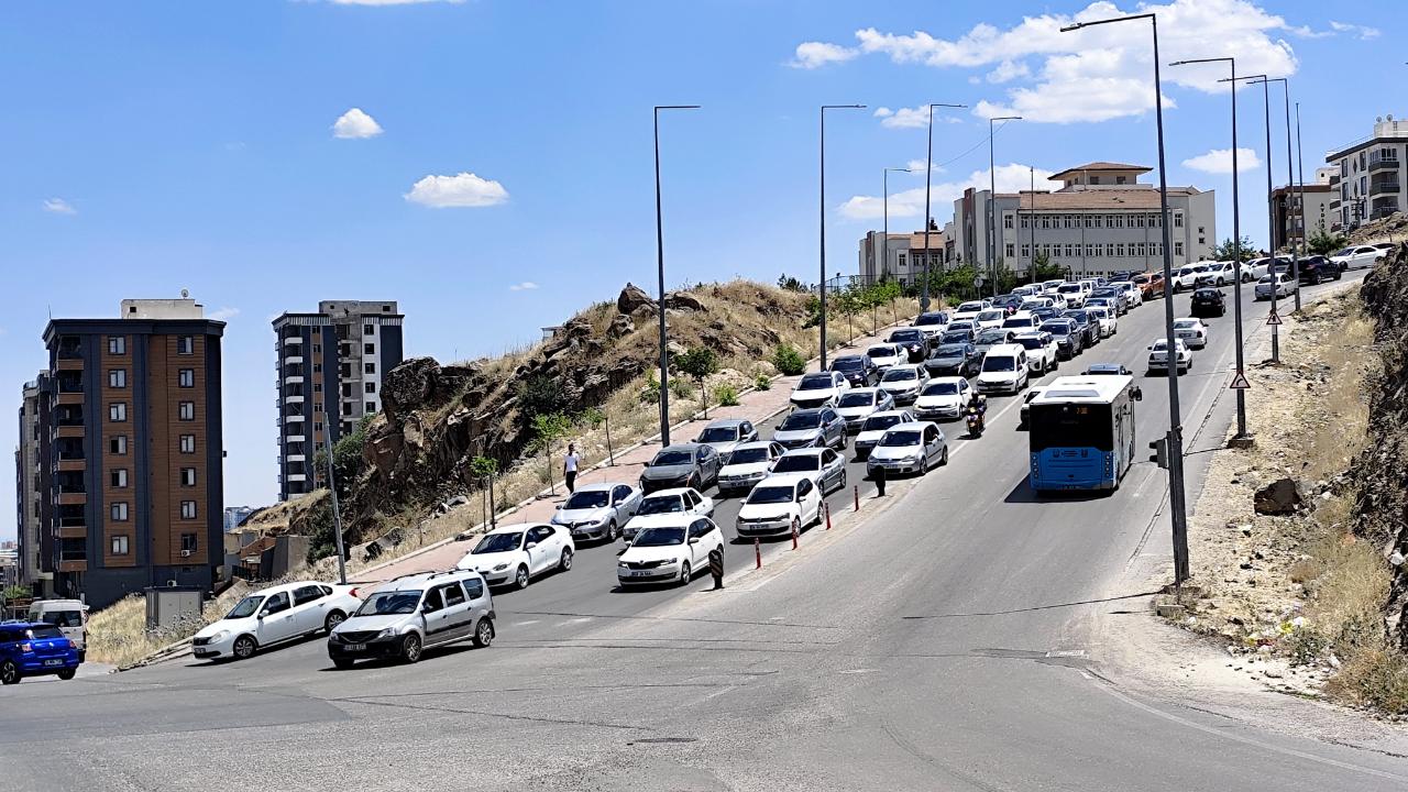 Şanlıurfa trafiğinde LGS yoğunluğu
