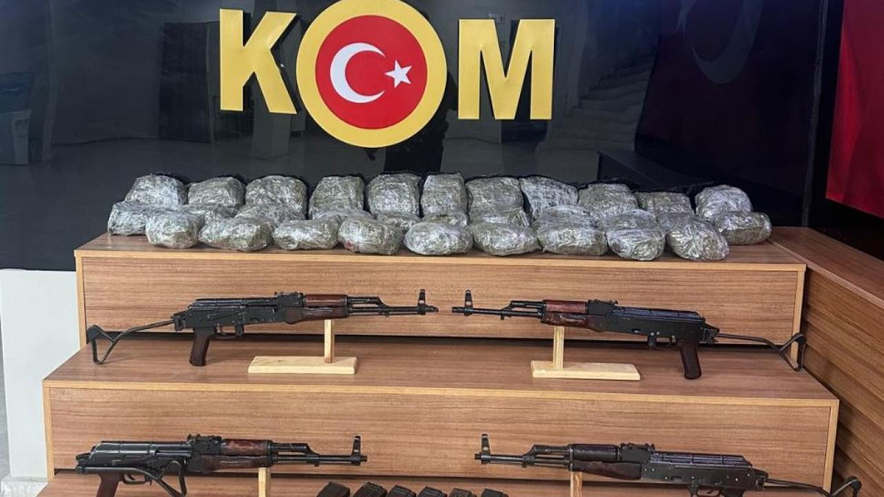 Şanlıurfa'da 6 kaleşnikof ve 10 kg uyuşturucu ele geçirildi