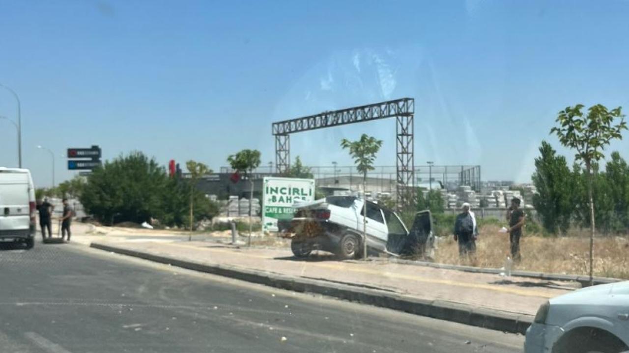 Şanlıurfa'da otomobil şarampole yuvarlandı
