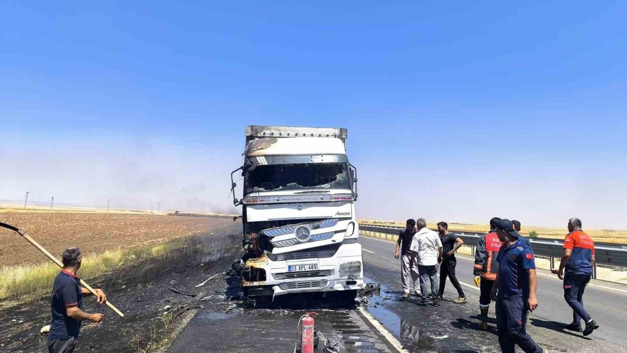 Seyir halindeki tırda çıkan yangın söndürüldü