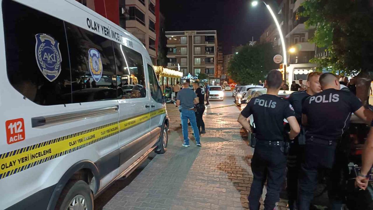 Silahlı saldırı: Kurşunlar park halindeki araca isabet etti