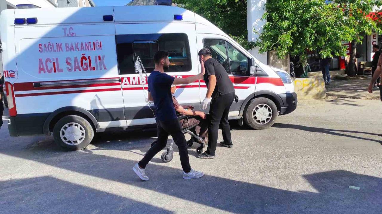 Taşlı sopalı kavga: 12 yaralı
