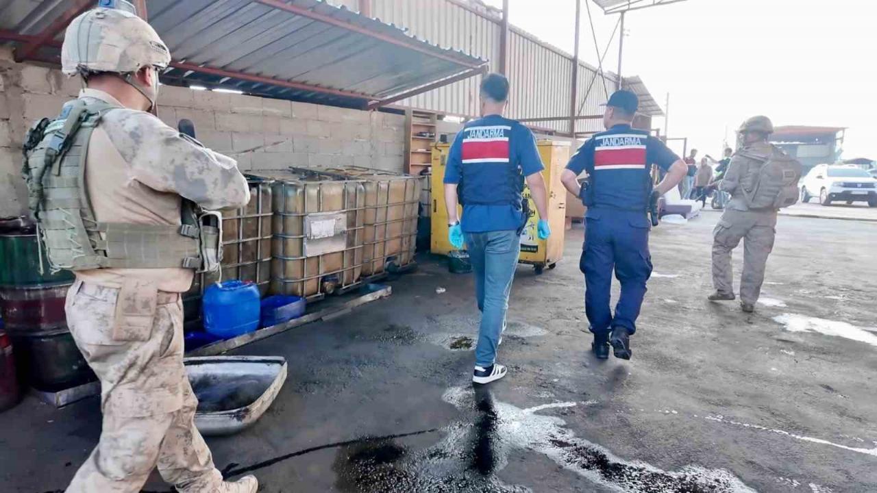 Toprağa gömülü tankta kaçak akaryakıt bulundu