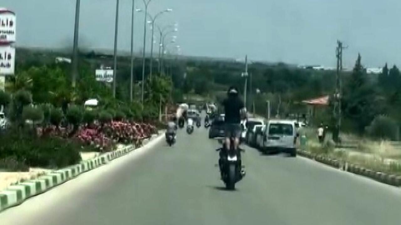 Trafikte akrobatik hareket yapan motosikletliye 46 bin TL ceza