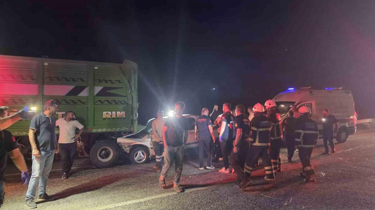 Traktör ile otomobil çarpıştı: 1 ölü, 1 ağır yaralı