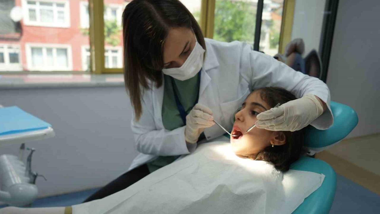 Uzmanından uyarı: "Nasıl olsa düşecek" denilen süt dişleri okul başarısını etkiliyor