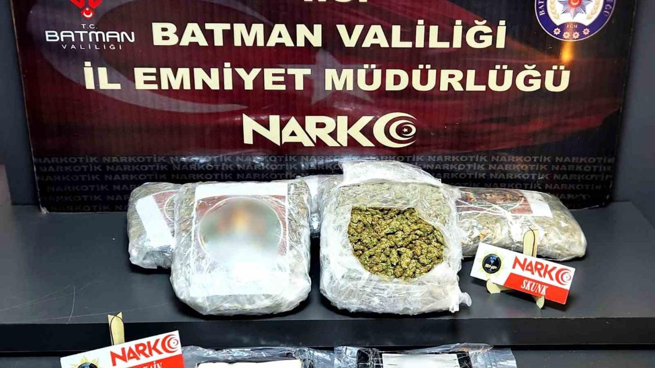 Zehir tacirlerine darbe: Tır dorsesinde uyuşturucu ele geçirildi