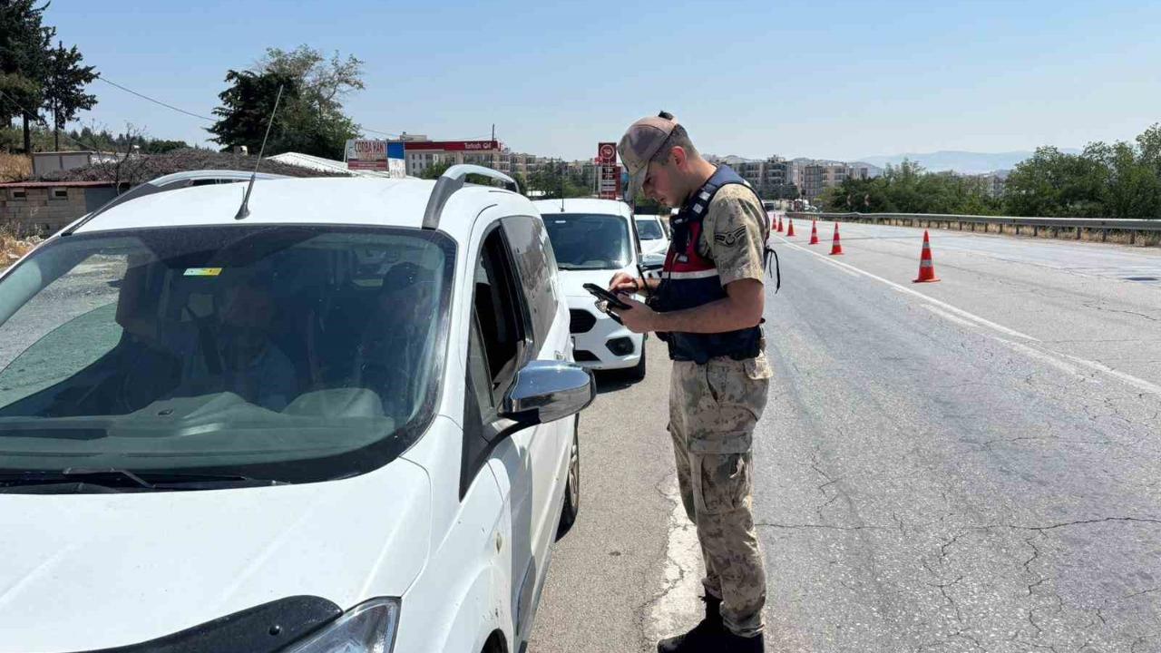 25 aranan şahıs yakalandı