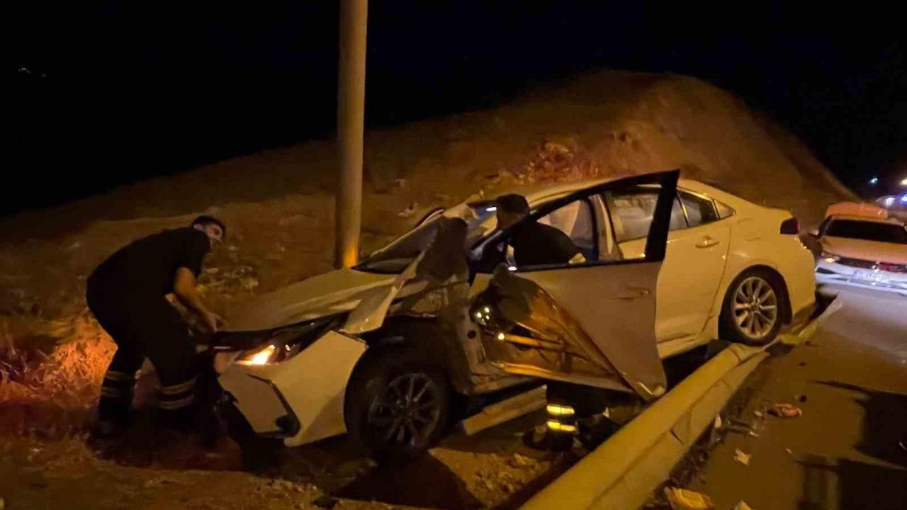 Bariyere çarpan otomobil alev aldı: 1 yaralı