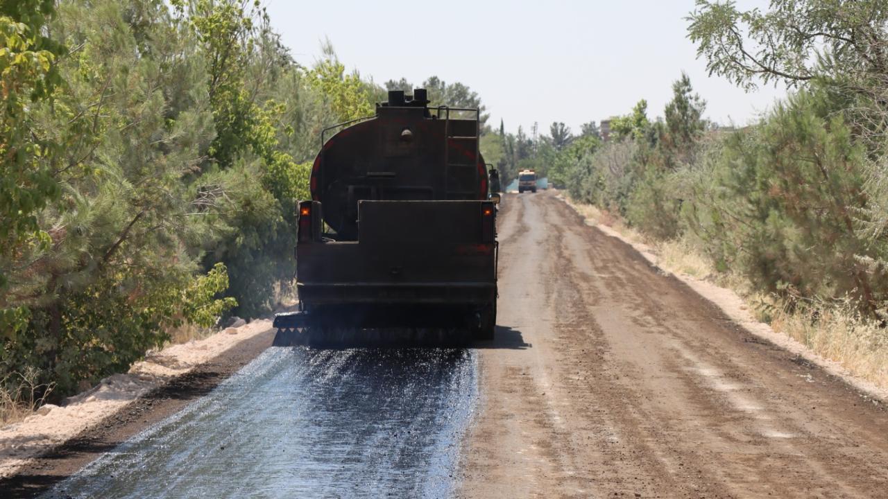 Büyükşehir, Viranşehir'de 9 kilometrelik grup yolunu yeniledi