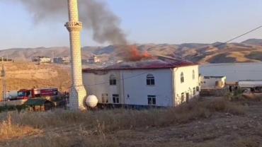 Caminin çatısında korkutan yangın