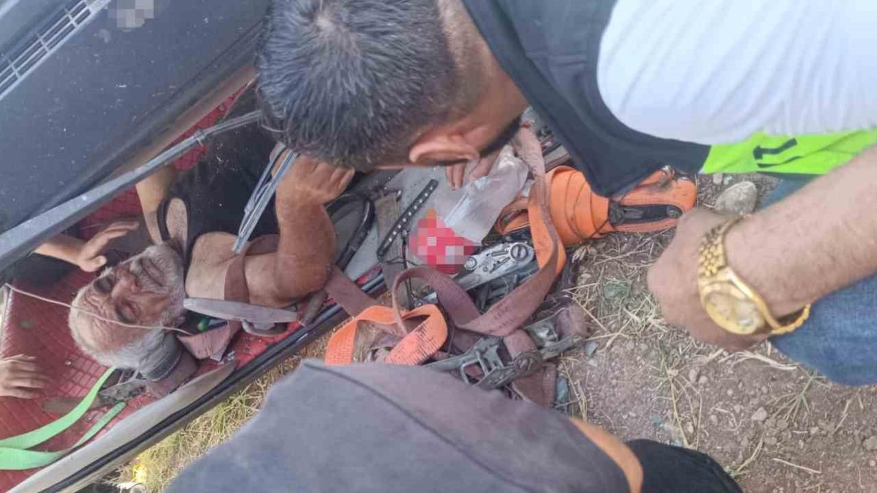 Çekici devrildi, sürücü yaralandı