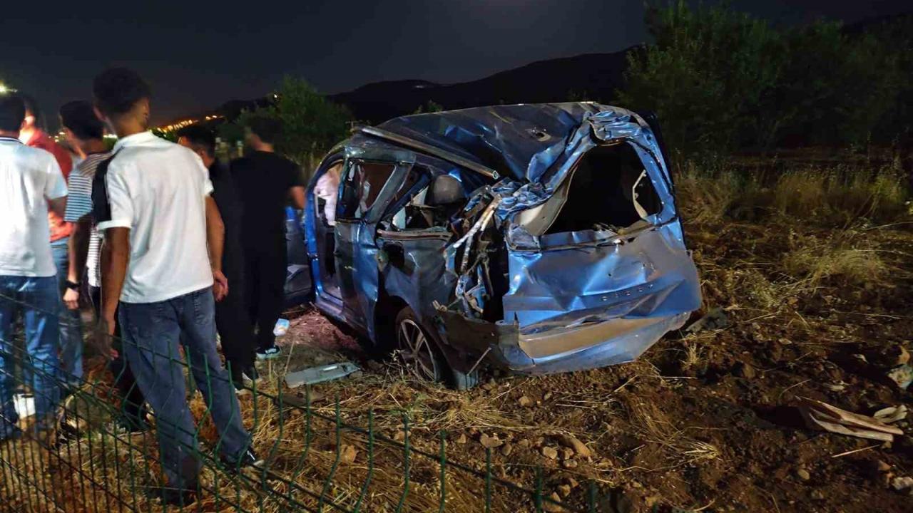 Hurdaya dönen araçtan burnu bile kanamadan çıktı