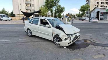 İki otomobil çarpıştı: 1’i ağır 3 yaralı