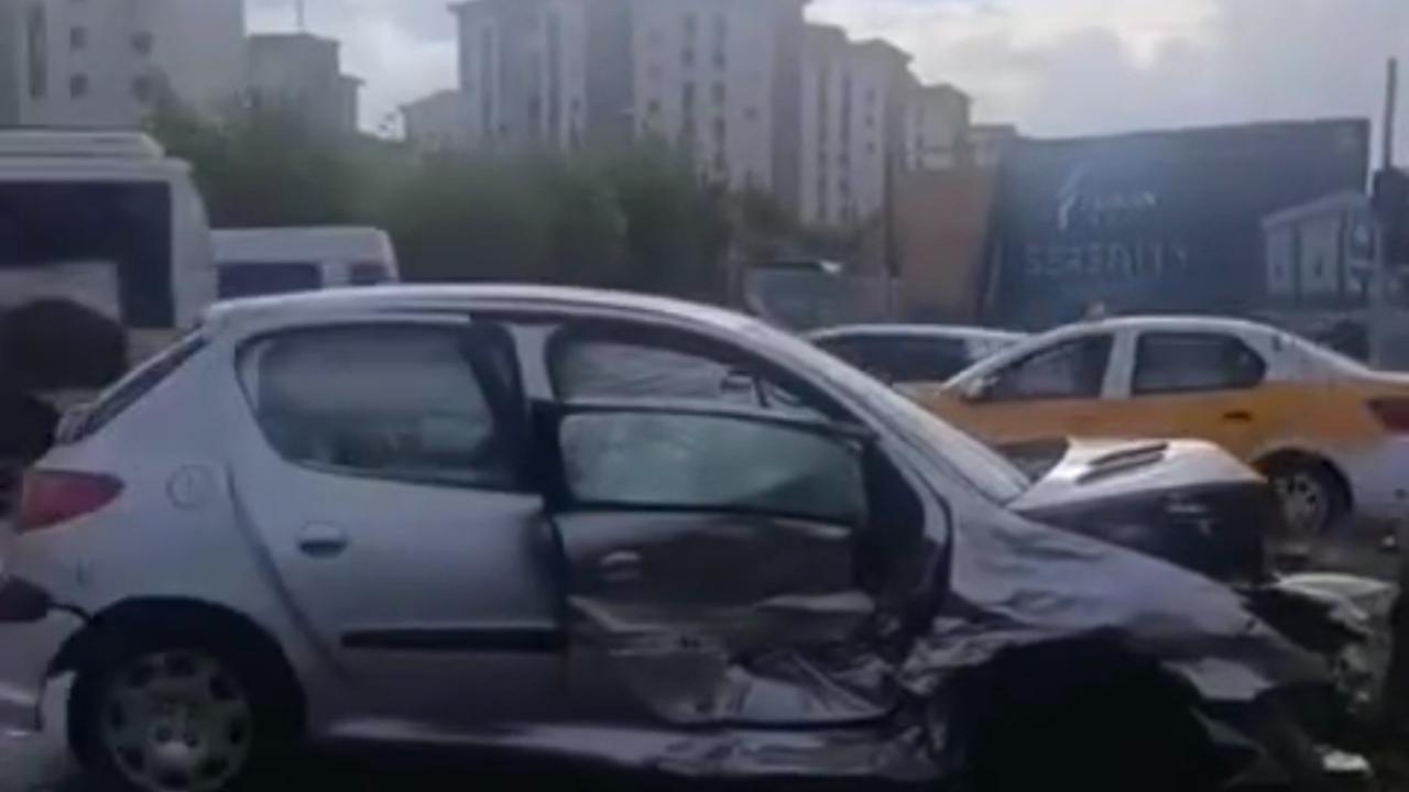 İki otomobil çarpıştı: 3 yaralı