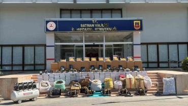Kaçakçılık operasyonunda binlerce kaçak ürün ele geçirildi