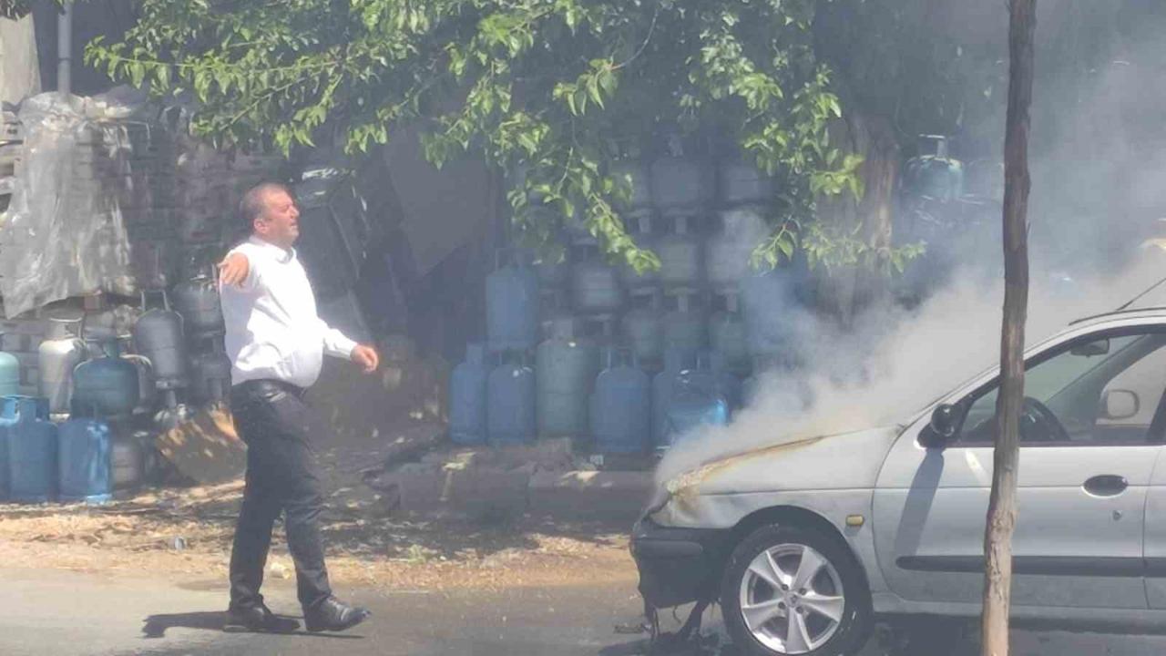 Otomobil bomba gibi patladı