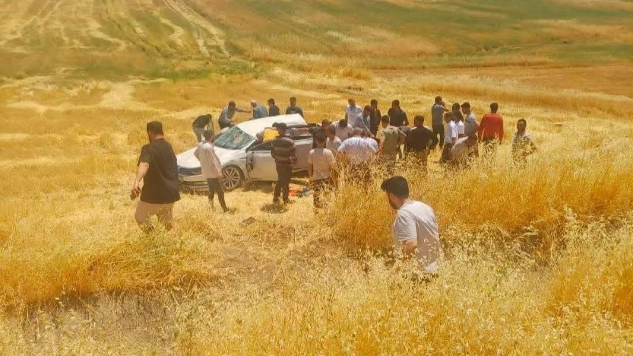 Otomobil tarlaya yuvarlandı: 5 yaralı