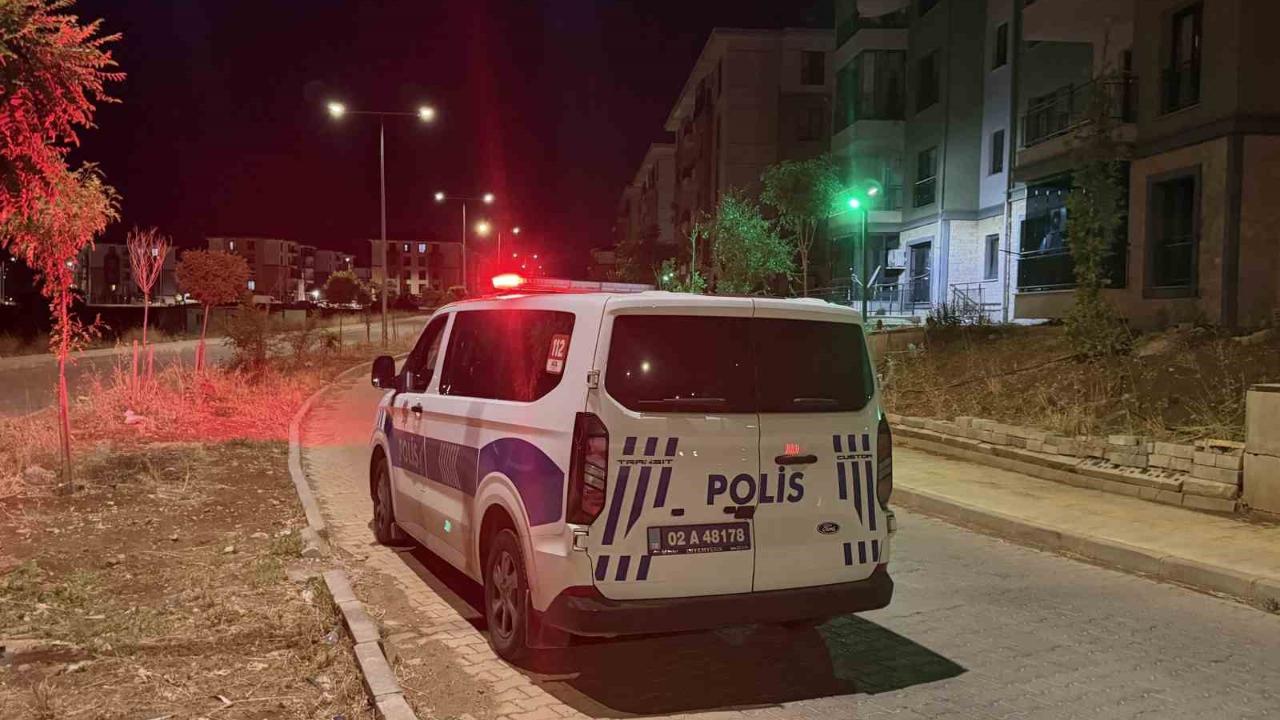 Kavga eden iki gruba polis ekipleri müdahale etti