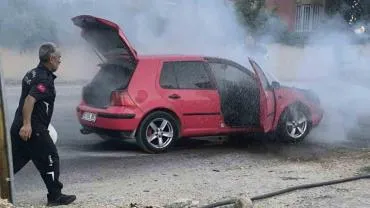 Otomobil alev aldı
