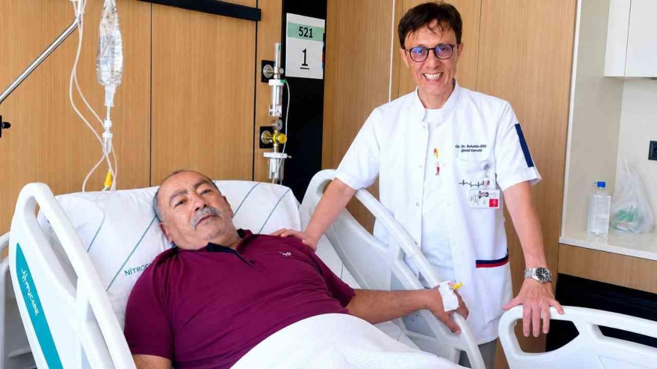 Riskli görülen hasta tek seansta yapılan iki ameliyatla sağlığına kavuştu