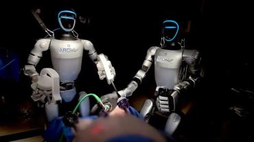 Robot Cerrahlar Bir İlke İmza Attı: İnsansı Robotlar, İlk Canlı Hayvan Ameliyatını Başarıyla Tamamladı!
