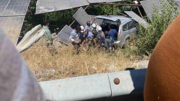 Şanlıurfa’da otomobil şarampole devrildi: 3 yaralı