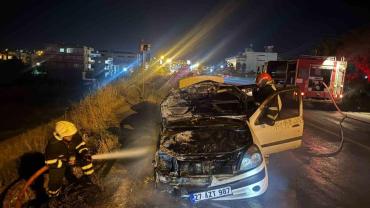 Şanlıurfa'da seyir halindeki otomobil alev aldı