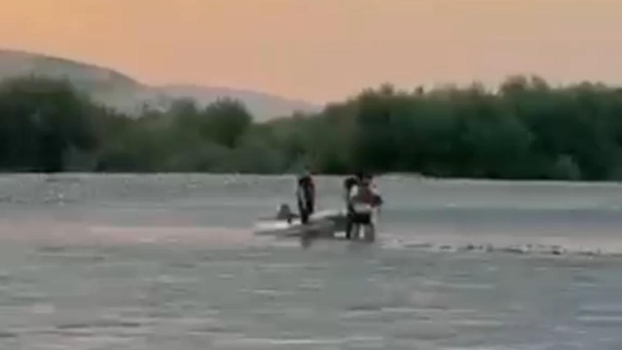 Suda mahsur kalan 2 kişi dalgıç ekiplerince kurtarıldı