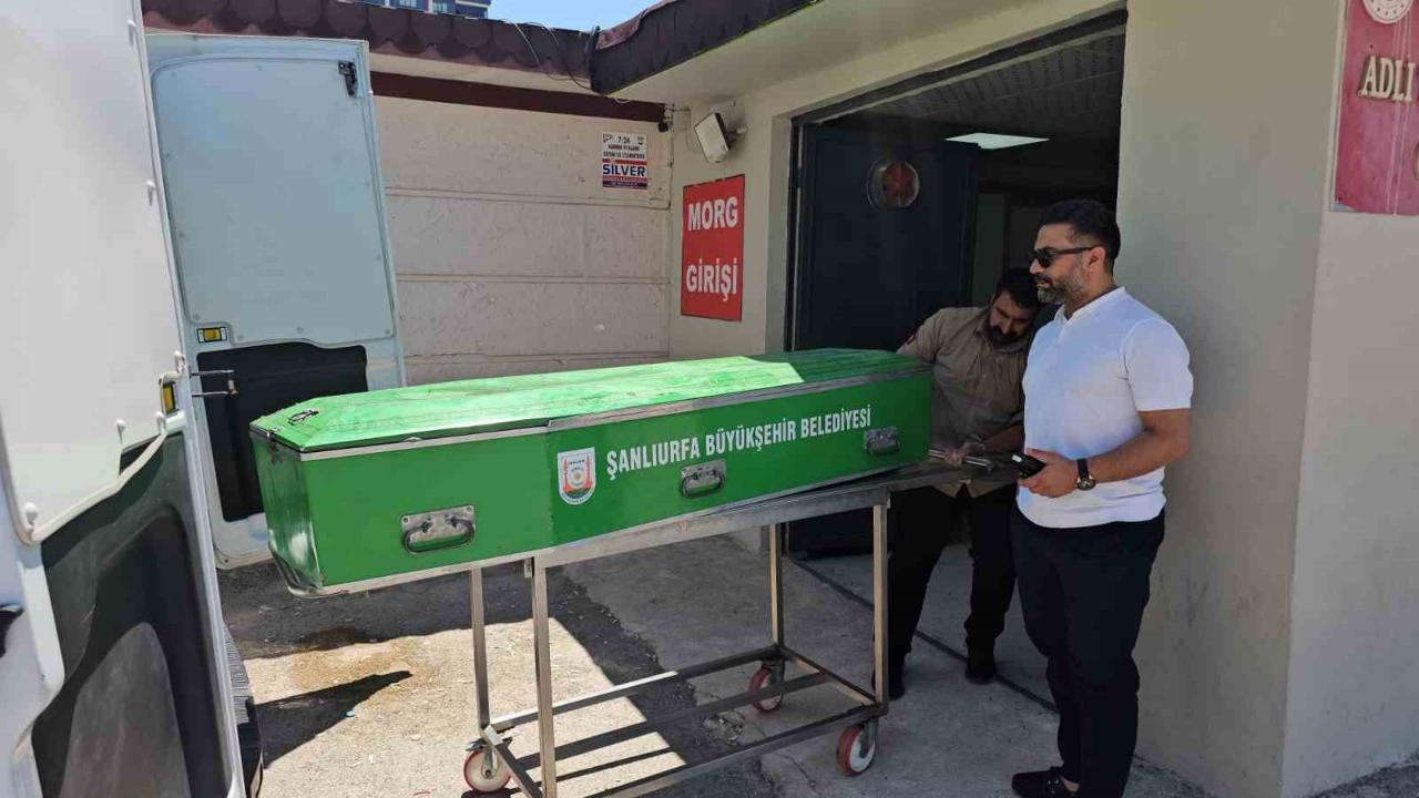 Urfa'da boş arazide battaniyeye sarılı erkek cesedi bulundu