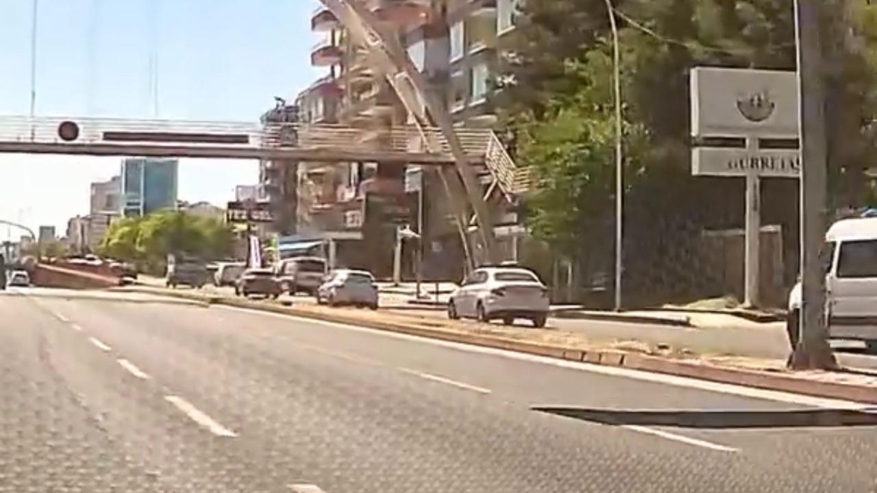 Üst geçitten düşen şahıs yaralandı