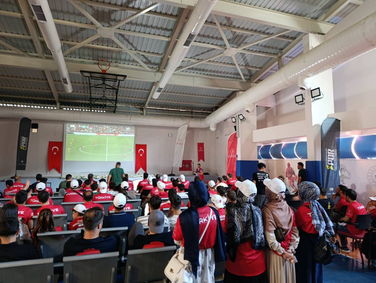 Şanlıurfa’da Milli Maç heyecanı meydanlara taştı