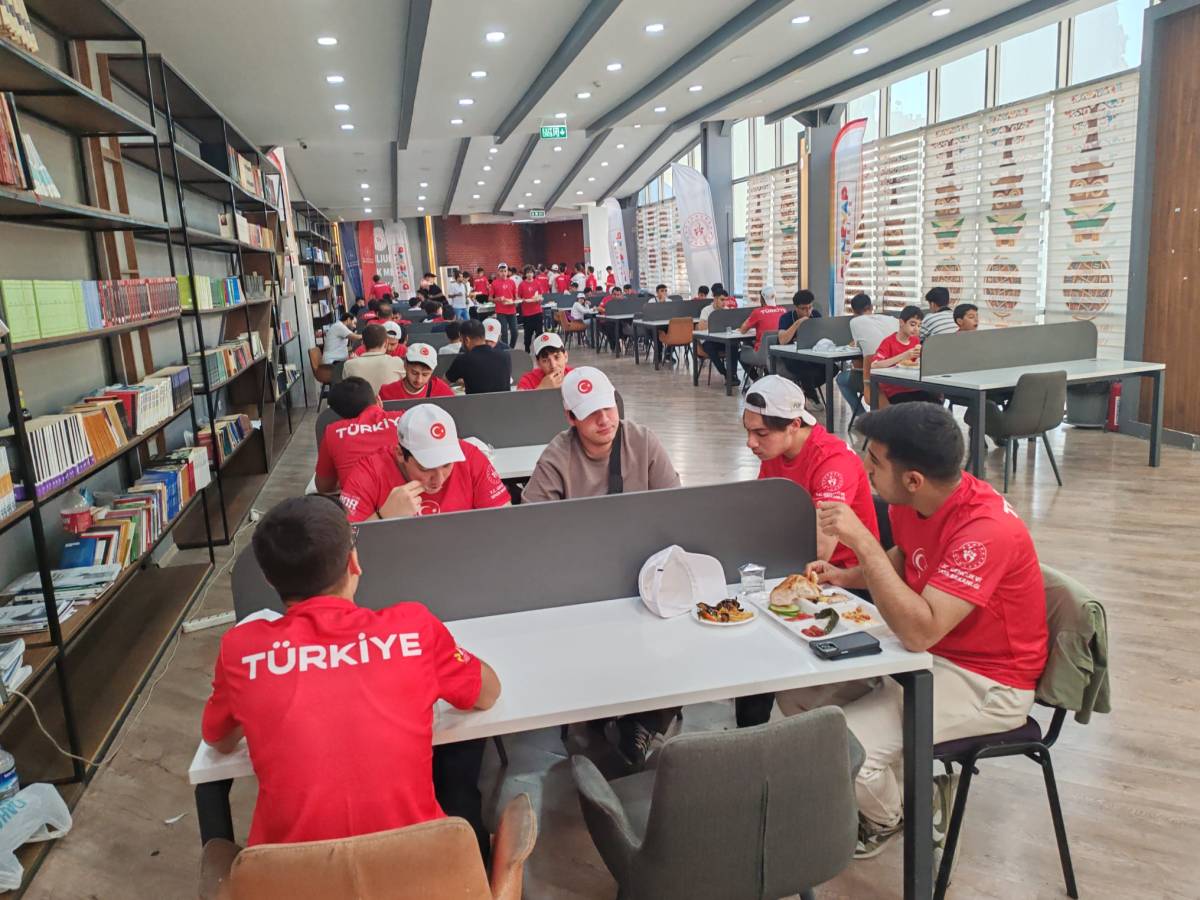 Milli Maç Heyecanı Şanlıurfa Gençlik Merkezi'nde Yaşandı