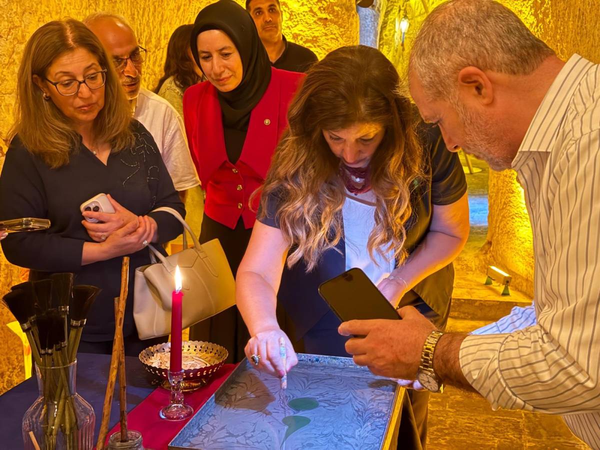 Geleneksel Ebru Sanatı, Şanlıurfa'da sanatseverlerle buluştu